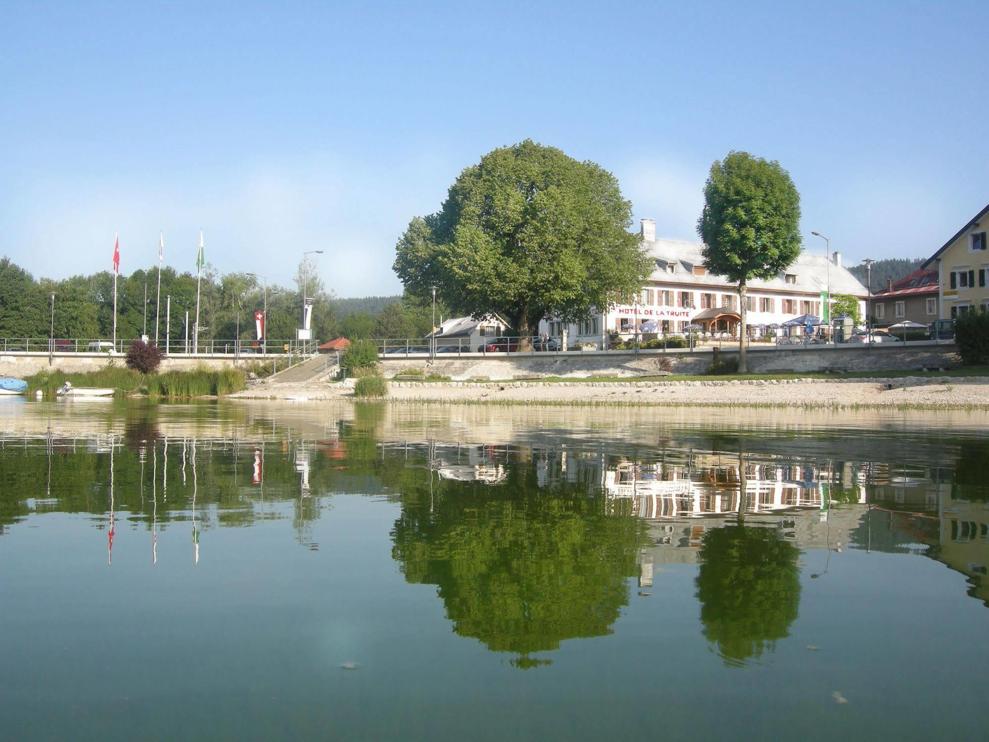 Hotel De La Truite & Spa Le Petit Nautilus Le Pont Dış mekan fotoğraf